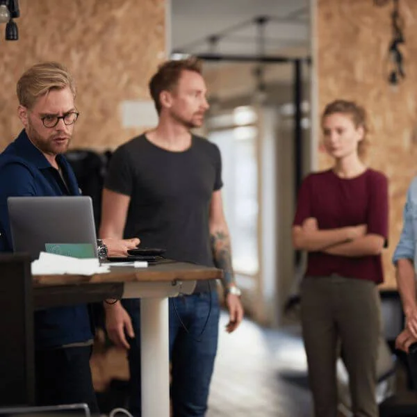 Client Case - Twiik - People standing in a meeting